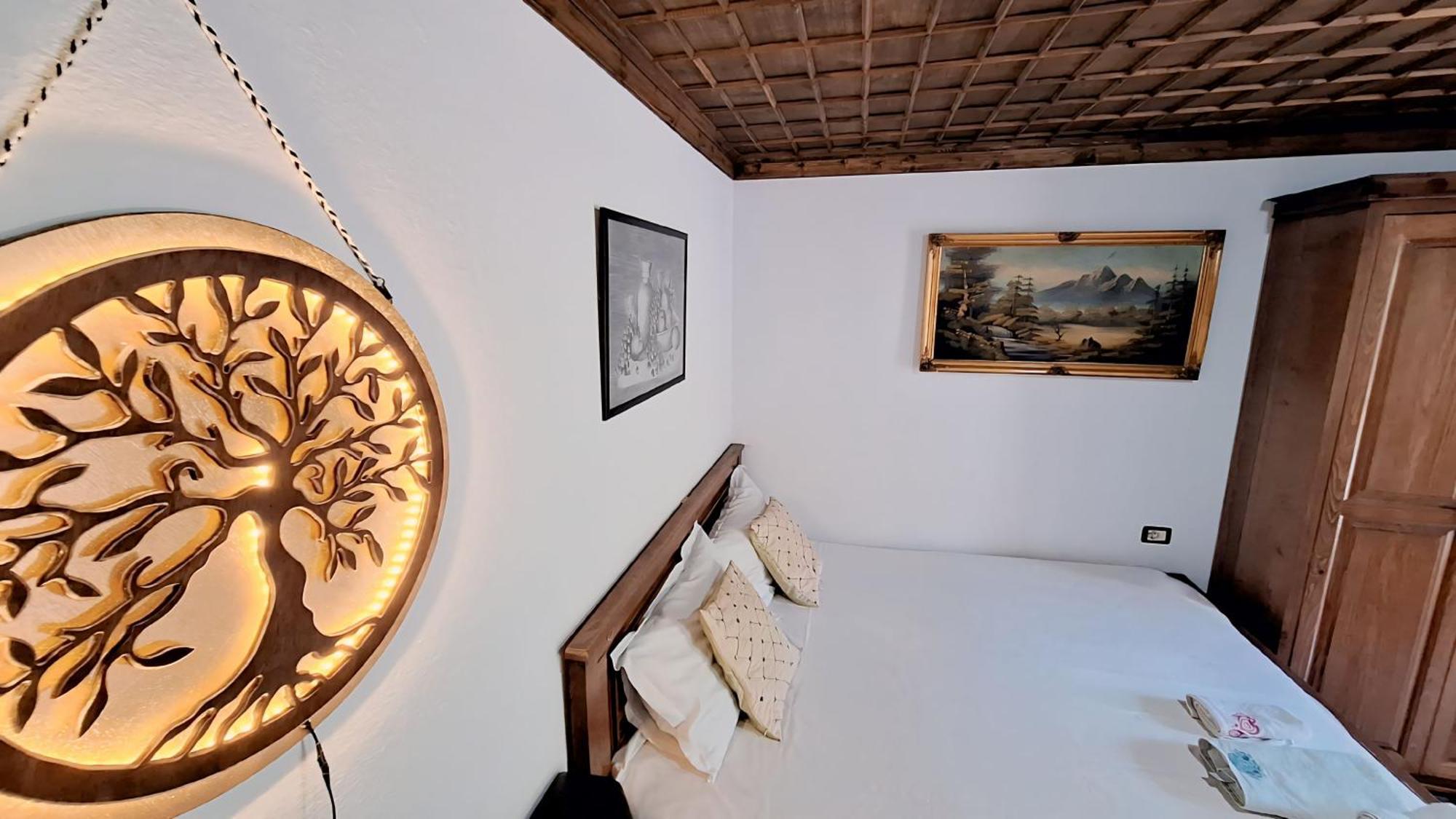 Guesthouse Alvaro Kadiu Berat Buitenkant foto