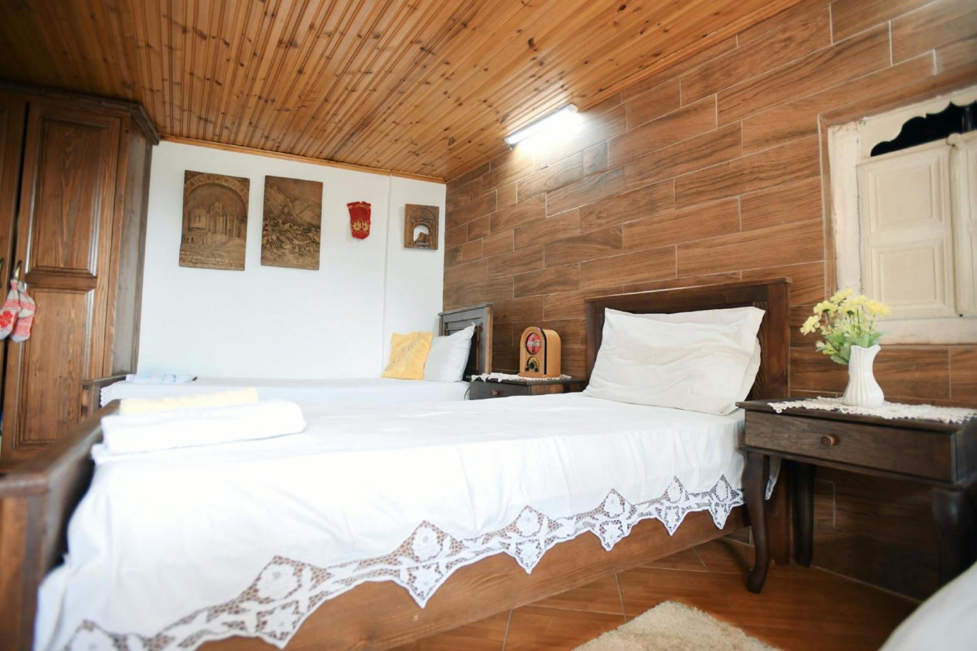 Guesthouse Alvaro Kadiu Berat Buitenkant foto