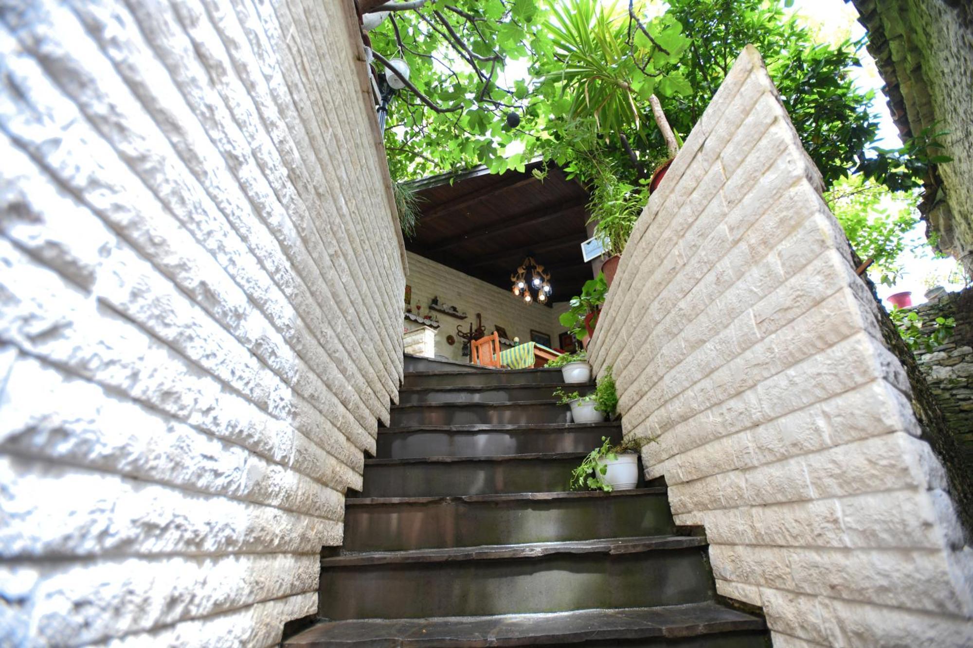 Guesthouse Alvaro Kadiu Berat Buitenkant foto